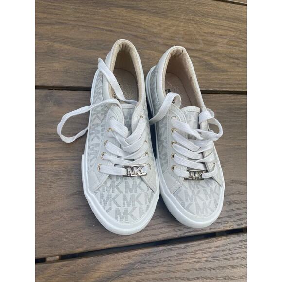 Michael Kors Girls “IMA REBEL-888”  shoes size 13 Youth new never worn MK - Picture 3 of 9